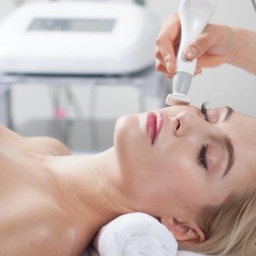 plasma cold jet on a face