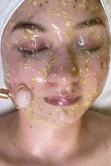 Hydrojelly mask facial treatment