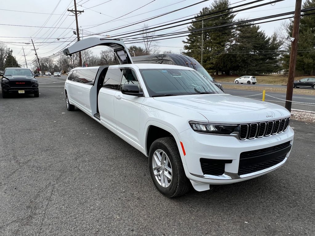 Jeep Grand Cherokee Stretch Limo