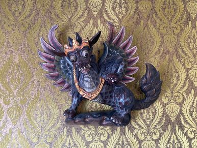 Asian artifact at an estate sale in Pinole, Contra Costa County, Bay Area, CA - Mercanti