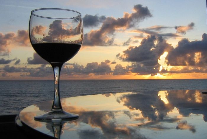 This beach front vacation rental is wonderfully furnished and sits on the shore of the Oregon Coast.