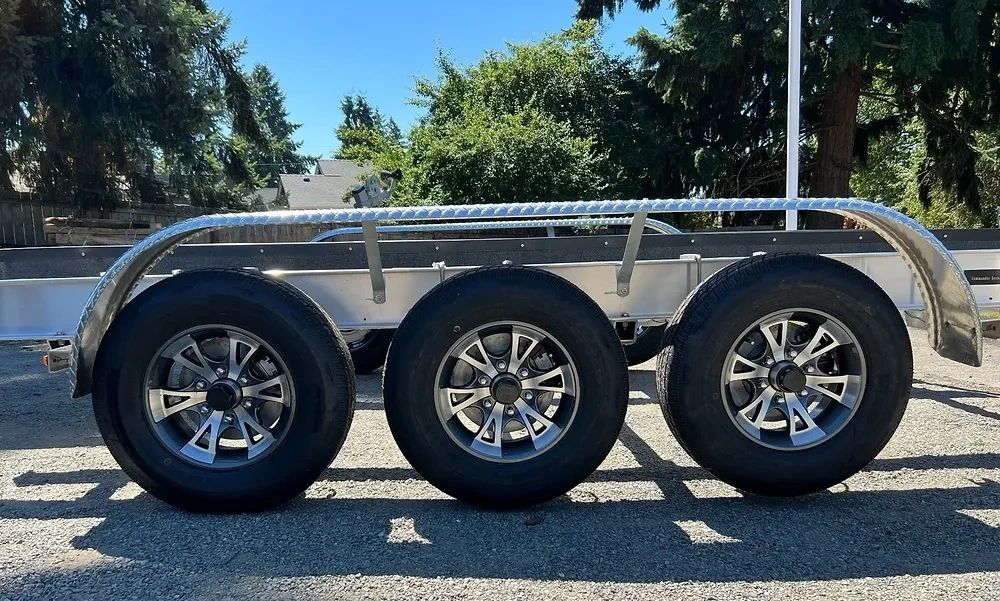 Picture of left side of triple axle boat trailer