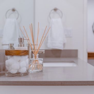 minimalism clean bathroom organization