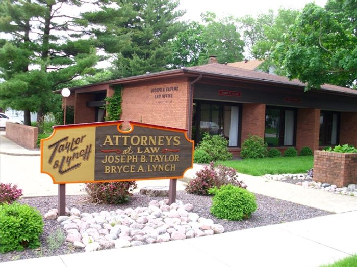 Taylor and Lynch
Estate Planning
Personal Injury
Central Illinois Injury Lawyers