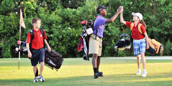 Junior golf lessons made easy with Peculiar Golf.