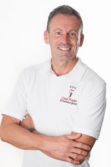 Portrait d'un homme sur fond blanc