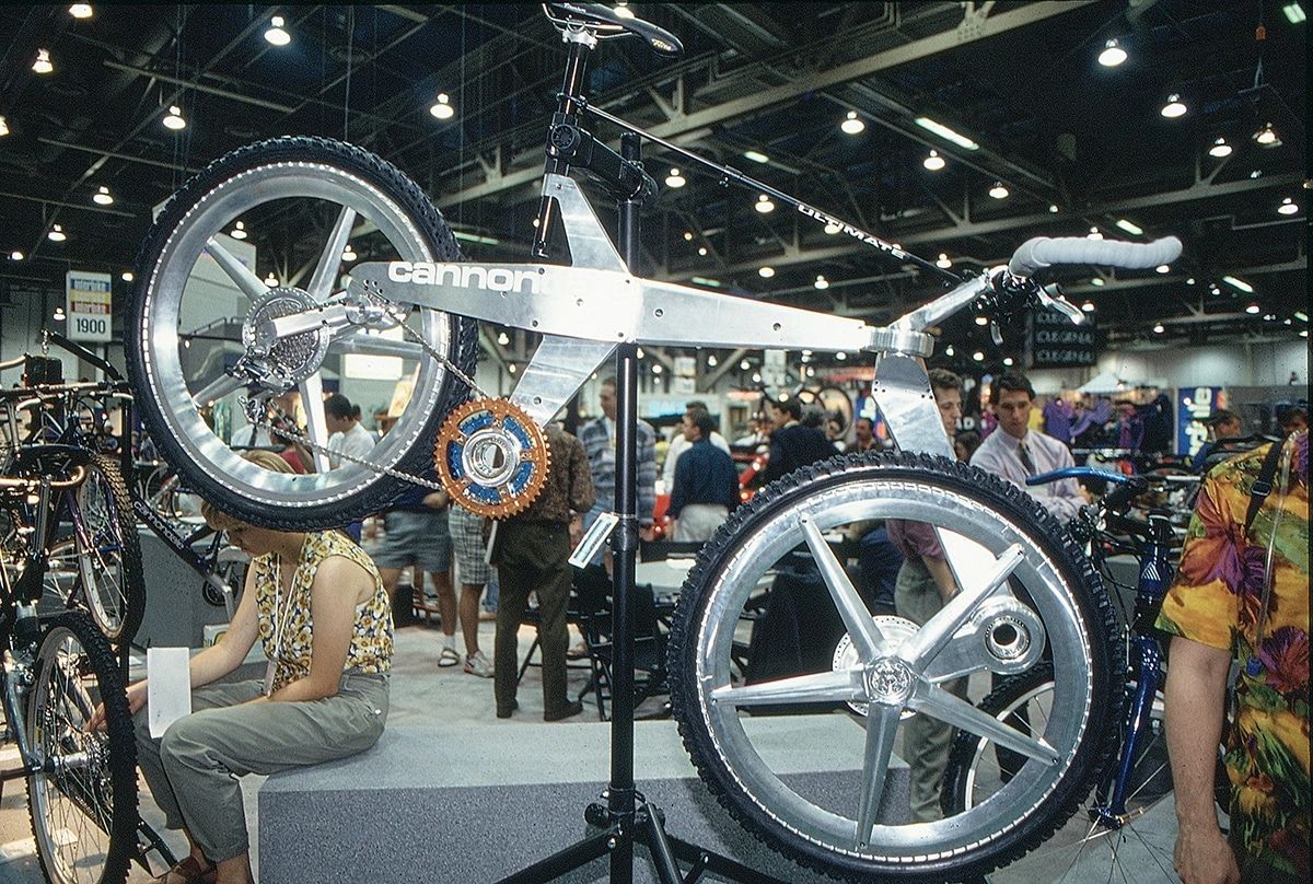THE TRUE (UNOFFICIAL) HISTORY OF CANNONDALE
