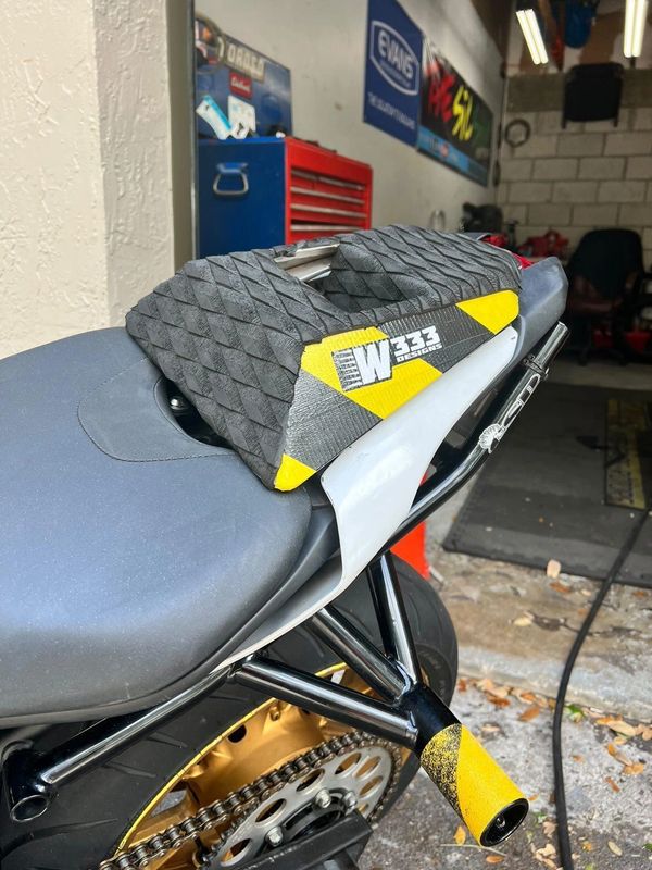 mt07 stunt seat
