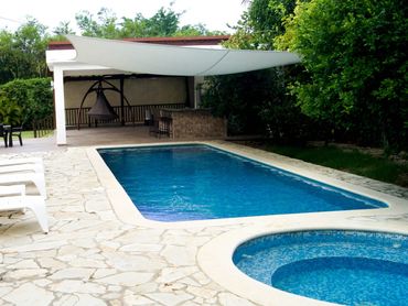 Pool with jacuzzi