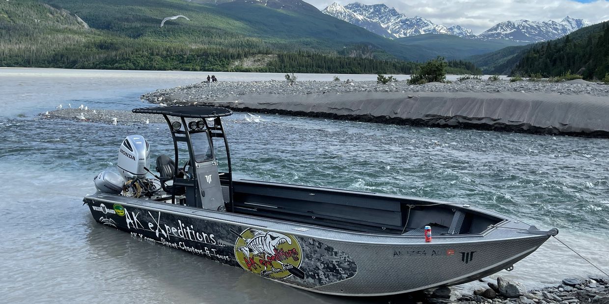 Copper River fishing boat, sockeye salmon Alaska, Dipnet charter, Camping Chitina , O'Brien Creek 