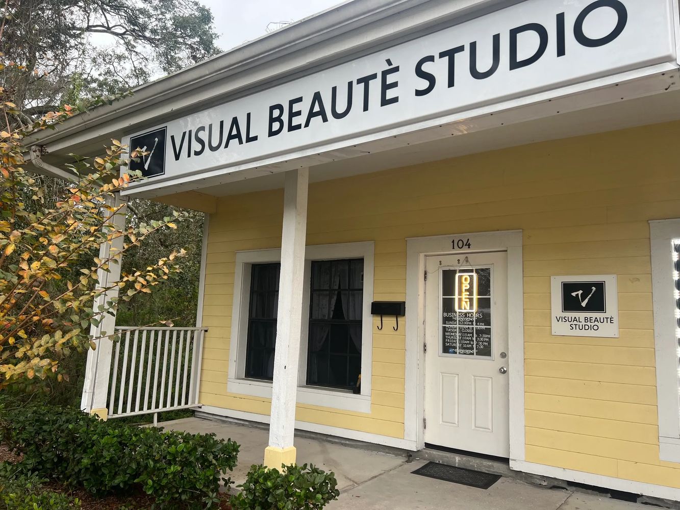 Visual Beautè Studio Salon Exterior street view of Beauty Salon and eyelash studio in Brandon,fl