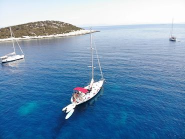 Croazia la nostra barca ormeggiata in una baia paradisiaca 