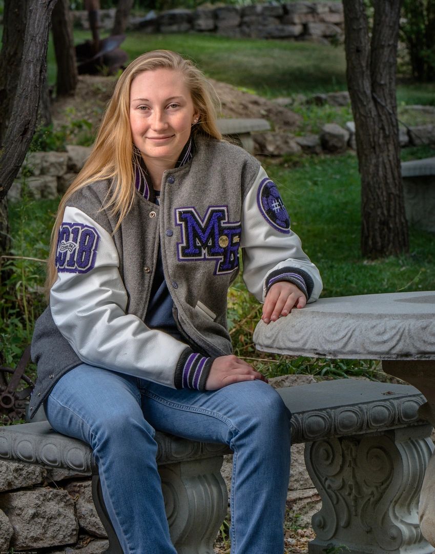 outdoor senior portraits