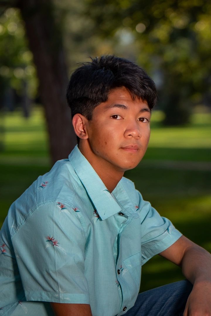 outdoor senior portraits