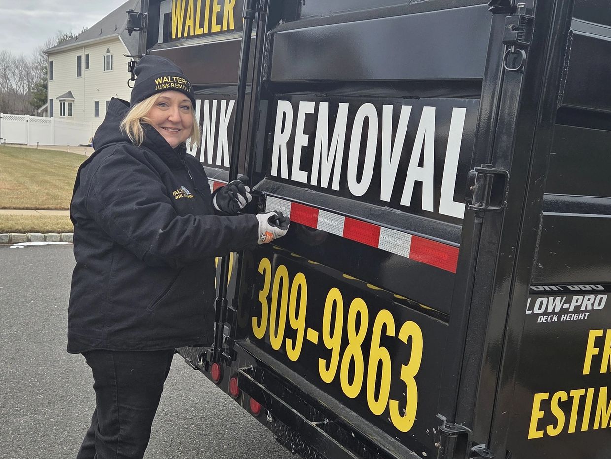Junk removal services
Residential junk removal
Commercial junk removal
Junk hauling 
Trash removal
G