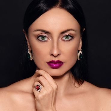 detailed beauty dubai photographer and high end retoucher skilled with studio lights