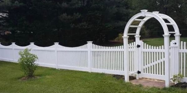 4’ tall vinyl spaced scalloped fence with arbor 