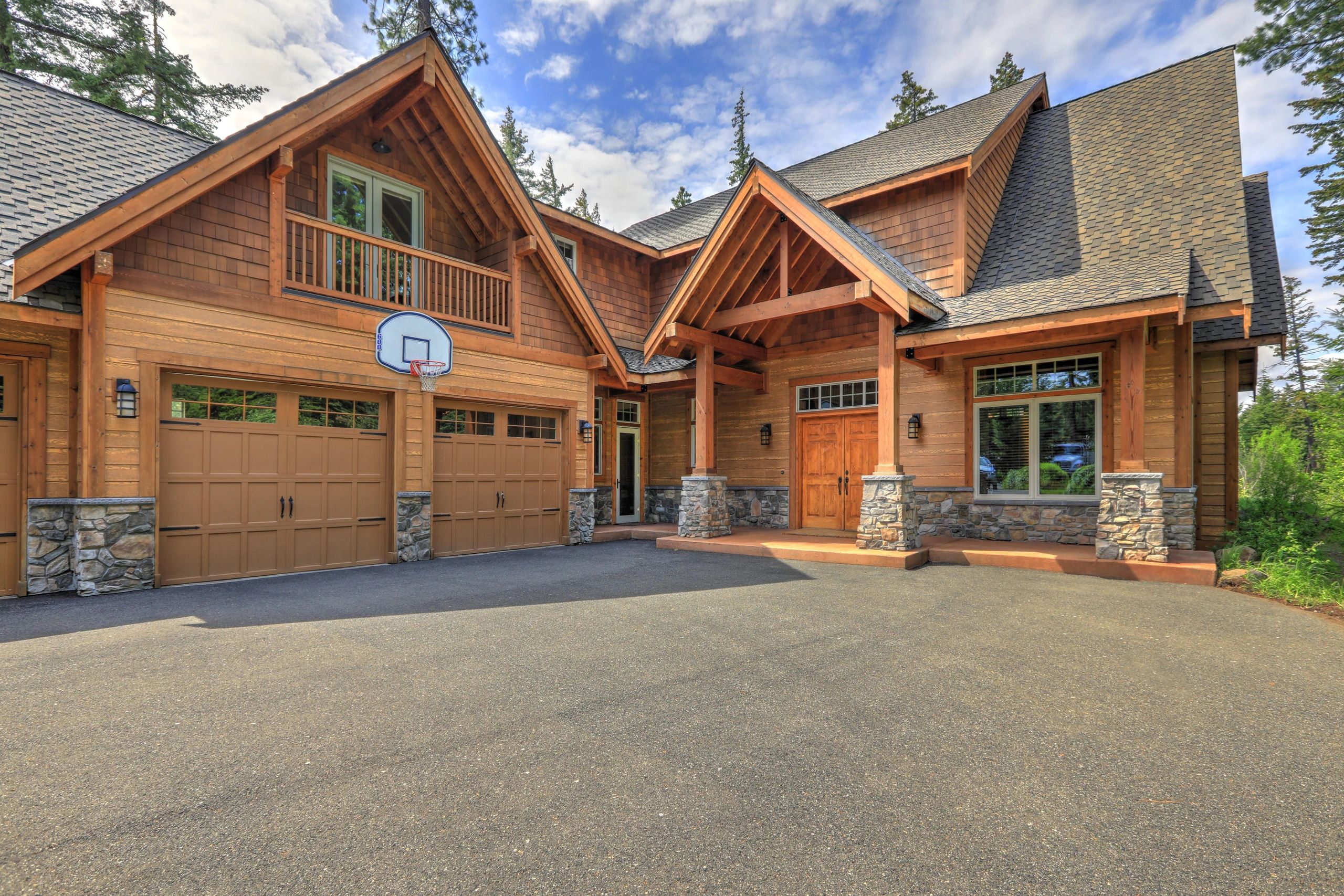 Exterior wood cabin 