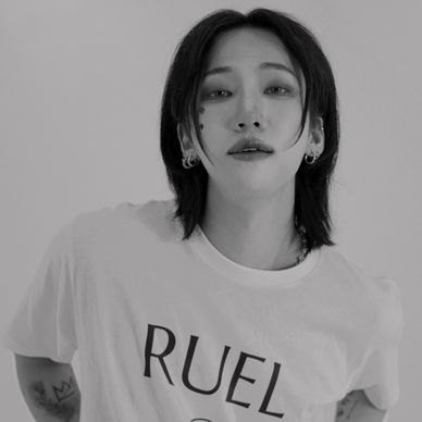 Singer & Dancer Kpop Idol Black On Music Concerts Tours & Shows - Kpop