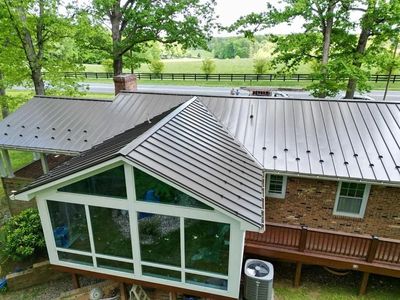 Standing seam roofing