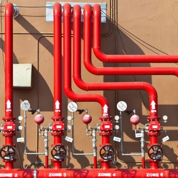 Sistemas de bombeo: Motor de combustión, motor eléctrico, bombas, tablero de control.