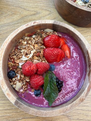 Berry smoothie bowl from Zenith Brunch & Cocktails in Barcelona, Spain