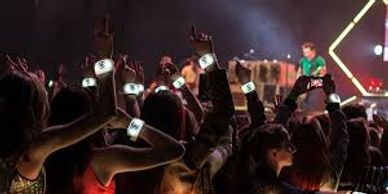 LED wristbands for concerts and user experience