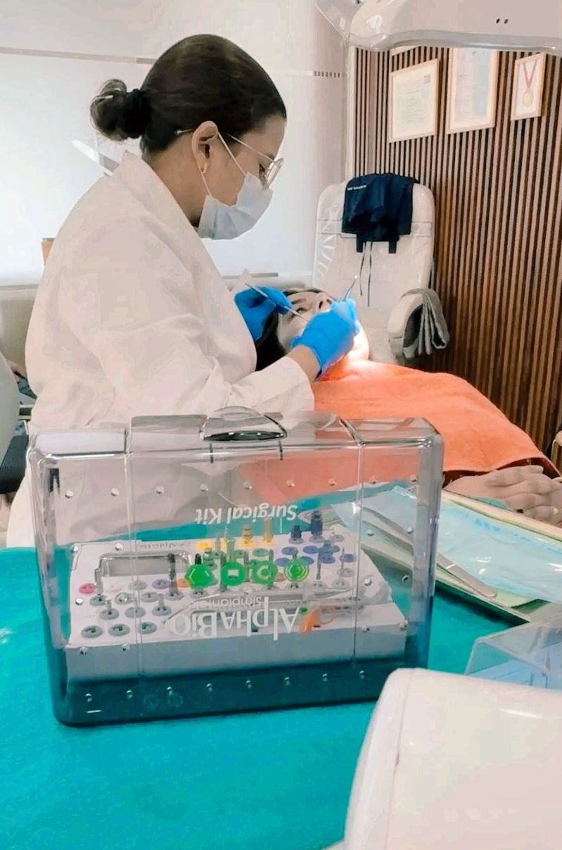 Dentist providing dental treatment to a patient at Vedanta Smiles Dental & Implant Centre in Gurgaon