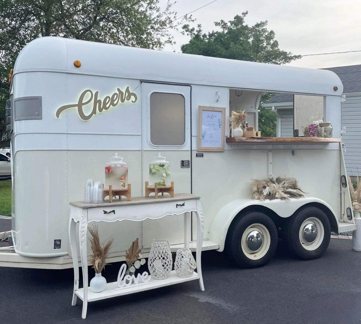mobile bar, Long Island mobile bar, bar cart on wheels, drinks to go, Nassau county, Suffolk county,