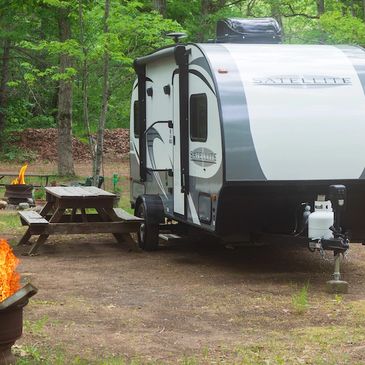 Travel Trailer with picnic table