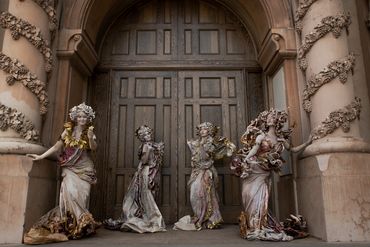 Group of statues near doorway
