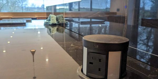 Kitchen pop up socket