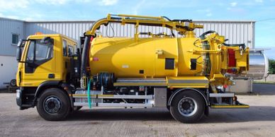 Jet vac tanker cleanse sewer system