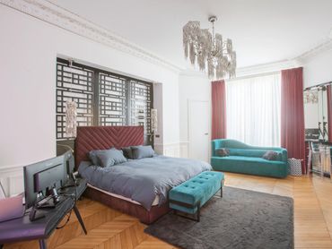 chambre. luxe. design. luminaire. renovation complète. parquet ancien