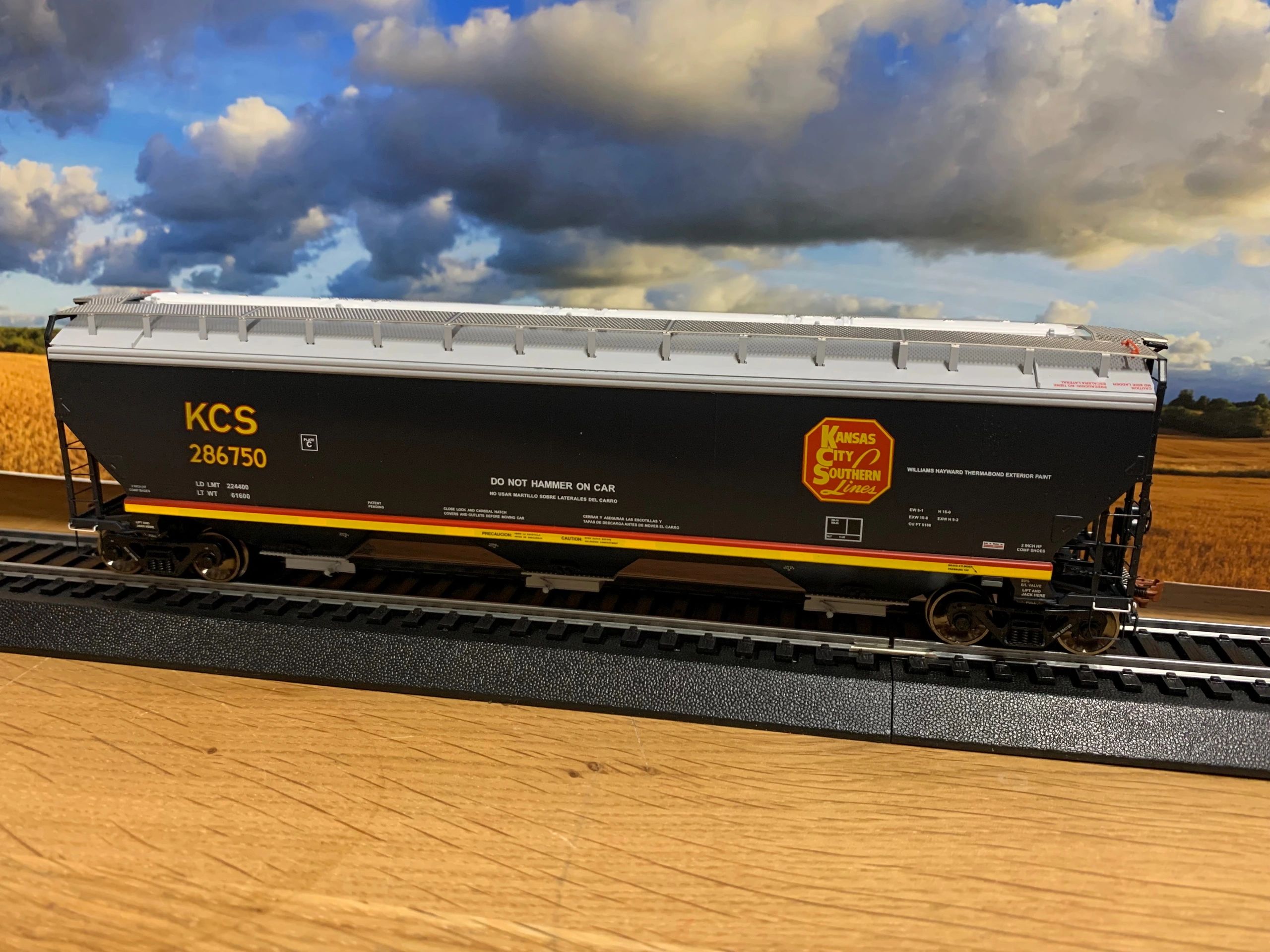 Just In! ScaleTrains RivetCounter Covered Hoppers! Ho and N scale