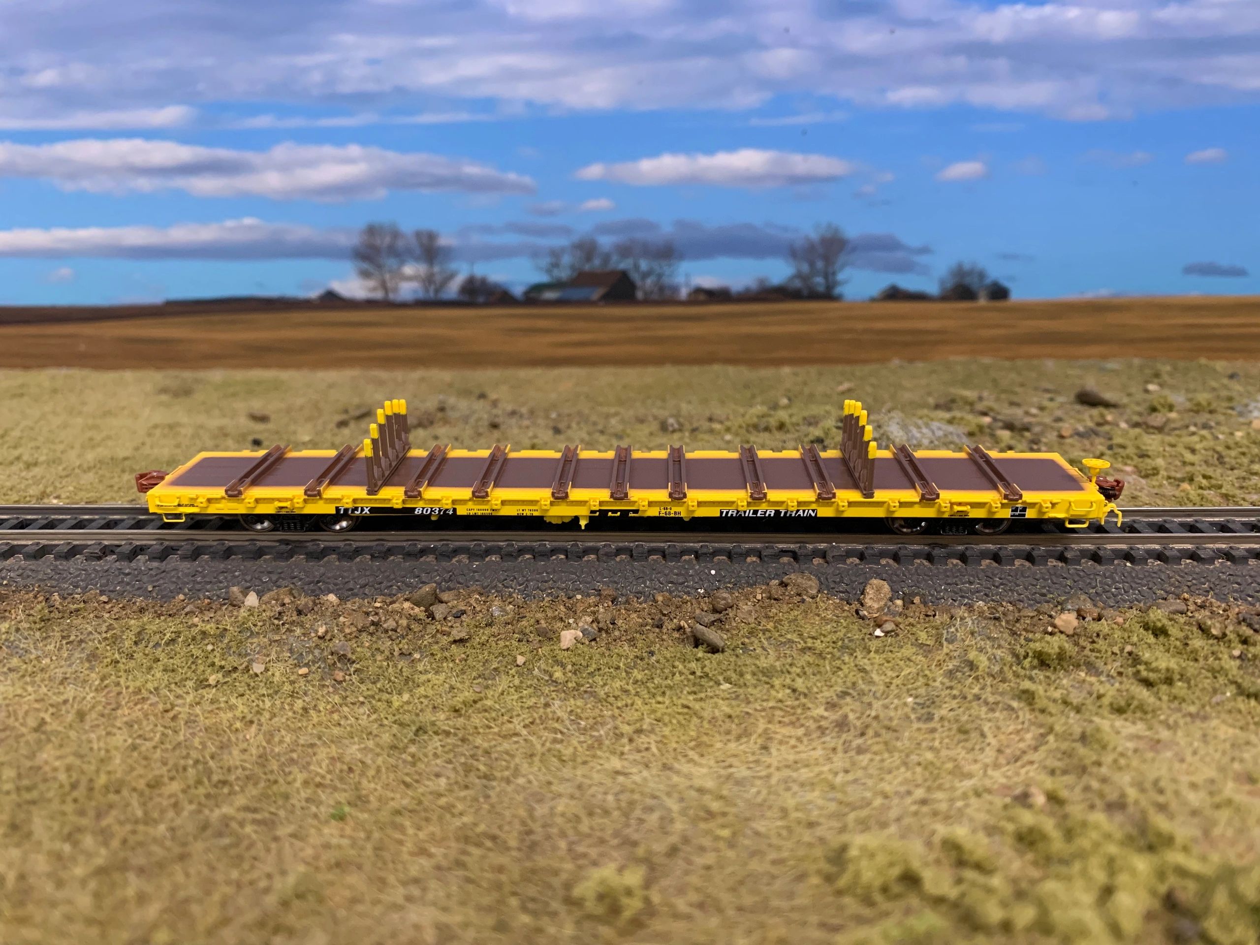 ScaleTrains N Scale BSC F68BH Finger Rack Flatcar $ 45.