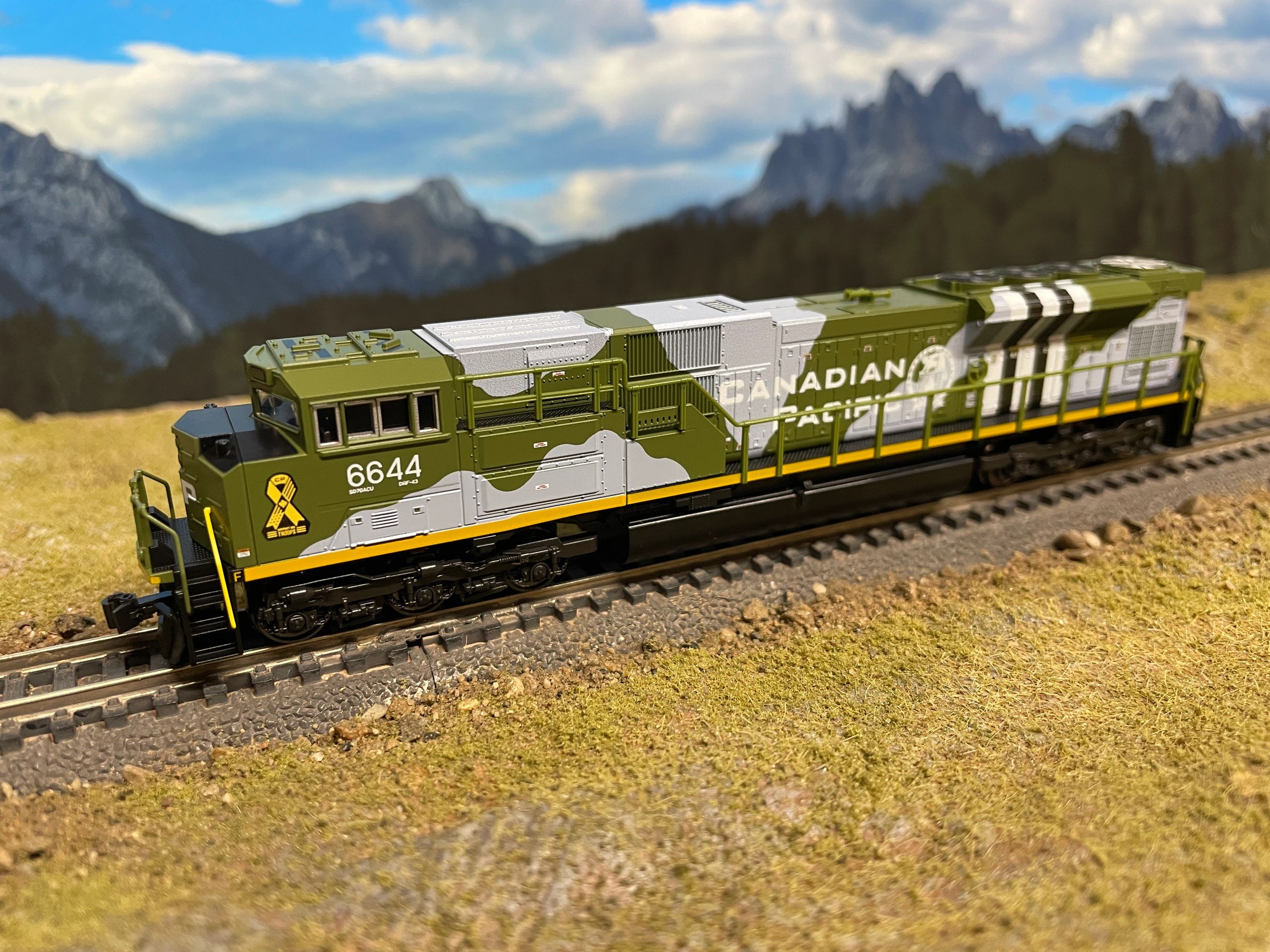 Just in!! Wow! Kato SD-70 CP Military Heritage locomotives!!