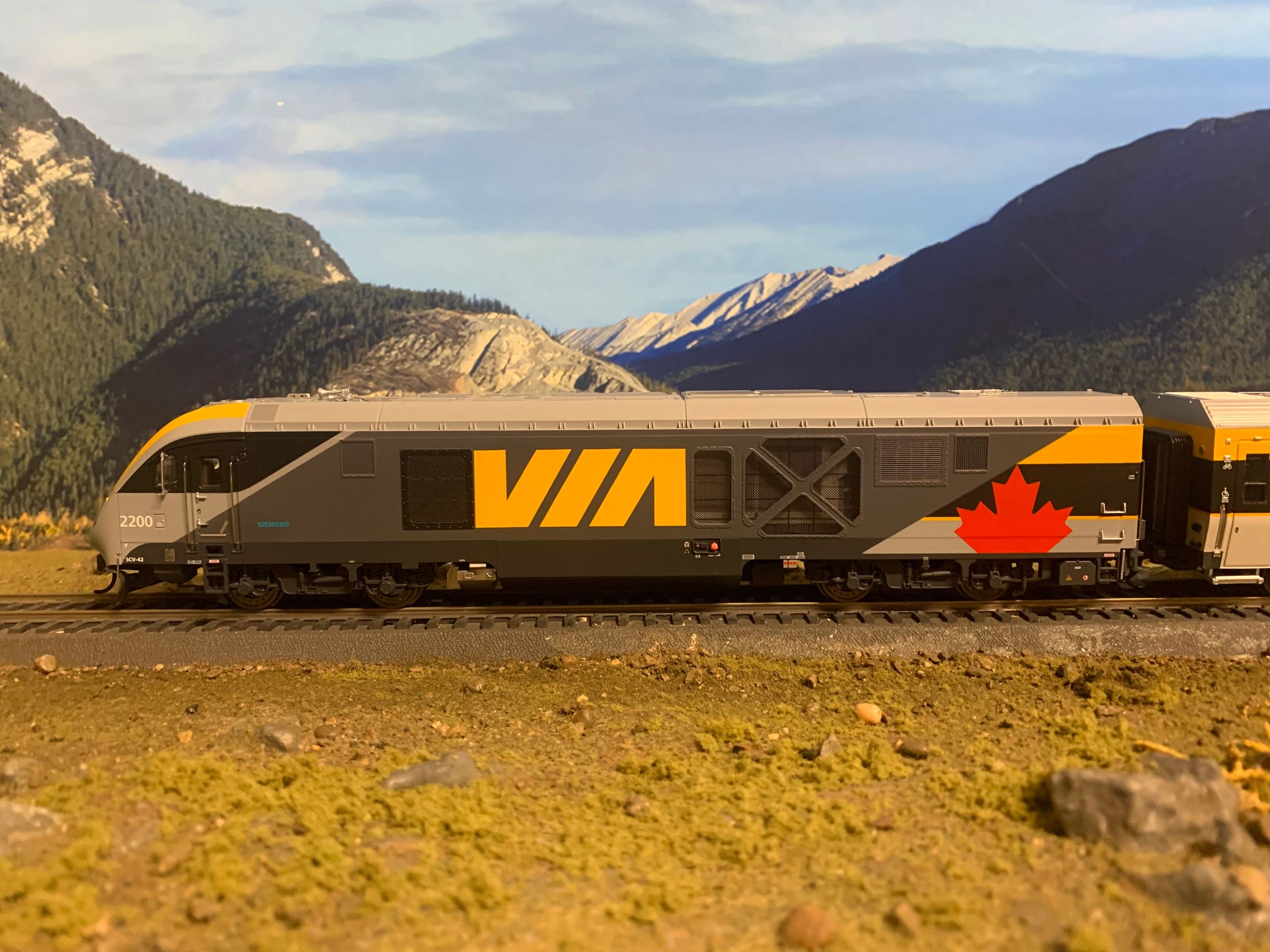 WOW! BACHMANN HO SCV-42 and Passenger Rail Cars!