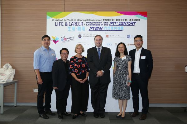 John conducting session in China on the topic of Therapeutic Hope