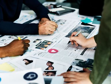 Estrategia digital
Contenidos para redes sociales
Administración y gestión 
Trafficker y Paid Media
