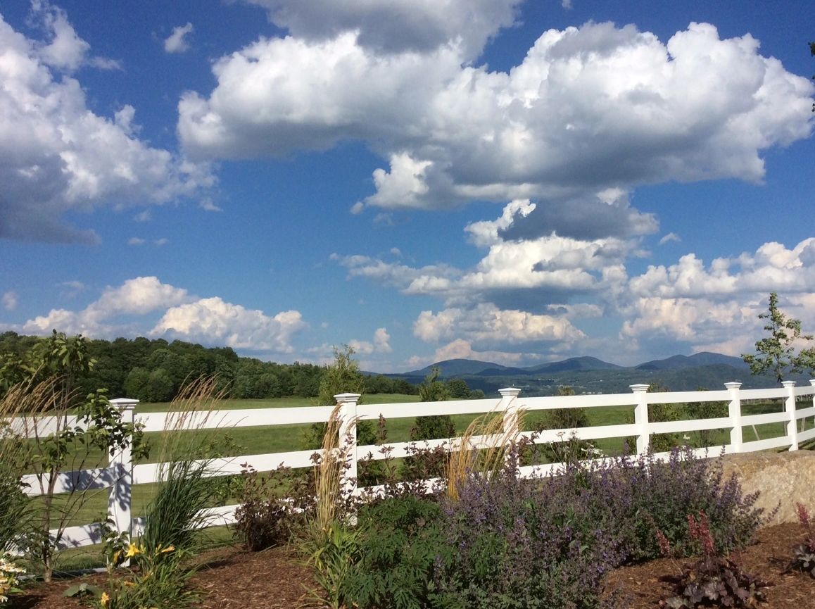 Hawk Creek Fence Vinyl Fence