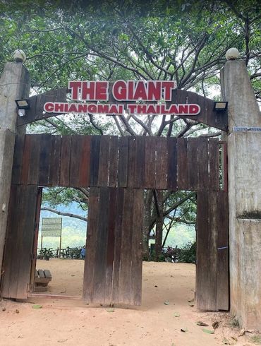 Main sign to entrance at THE GIANT in Chiang Mai. Romantic dessert and coffee at THE GIANT near Chai