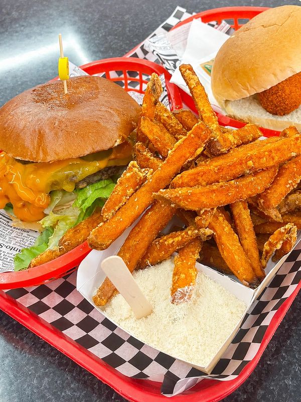 SWEET POTATO FRIES , BROODJE VAN DOBBEN KROKET , DIRTY BACON BURGER