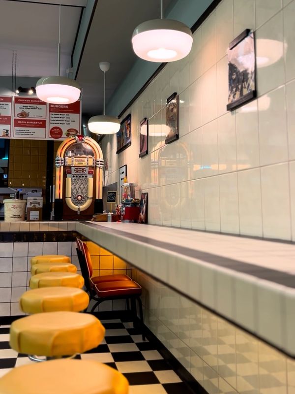 BAR DINER
