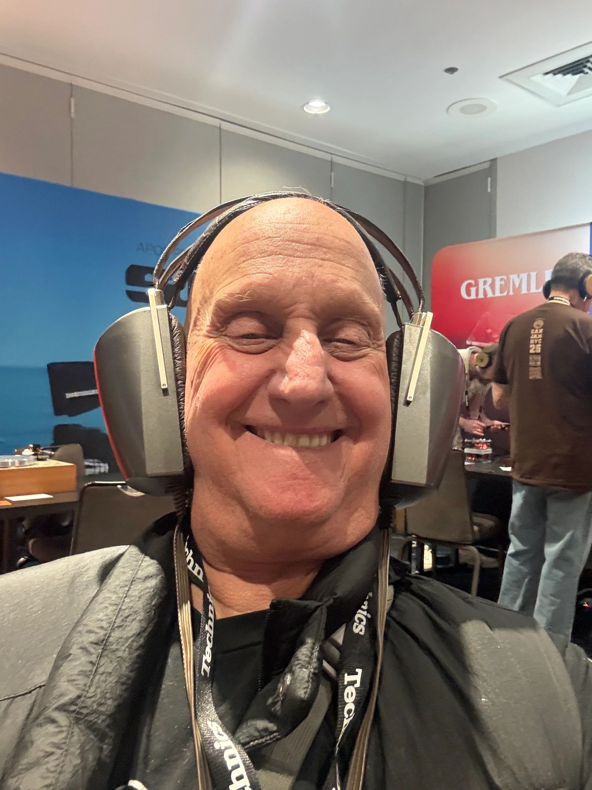 At VanJam NYC 2026 with my vintage Stax Earspeaker 4070 Studio Monitors. 