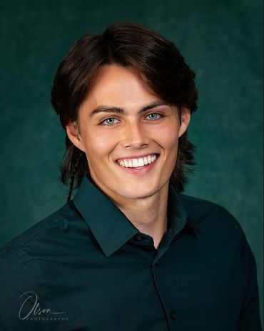 top pictures of high school seniors in Rockford Illinois- Olson Photography