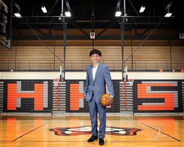 Photographers in Rockford Illinois for graduation senior pictures- Olson is the best.