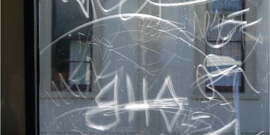 We remove all sorts of glass scratching and glass graffiti.