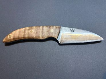 Diplomat2 knife with curly maple handle