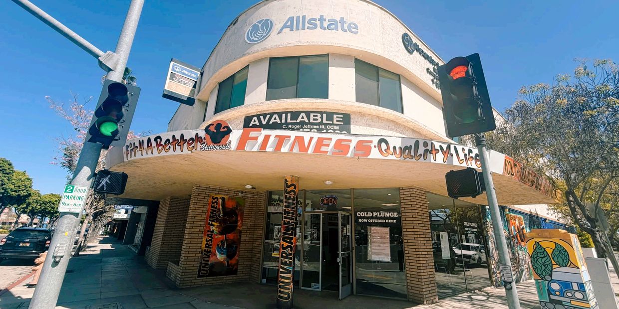 Personal Training and HIIT class workouts at Universal Fitness in Long Beach. 